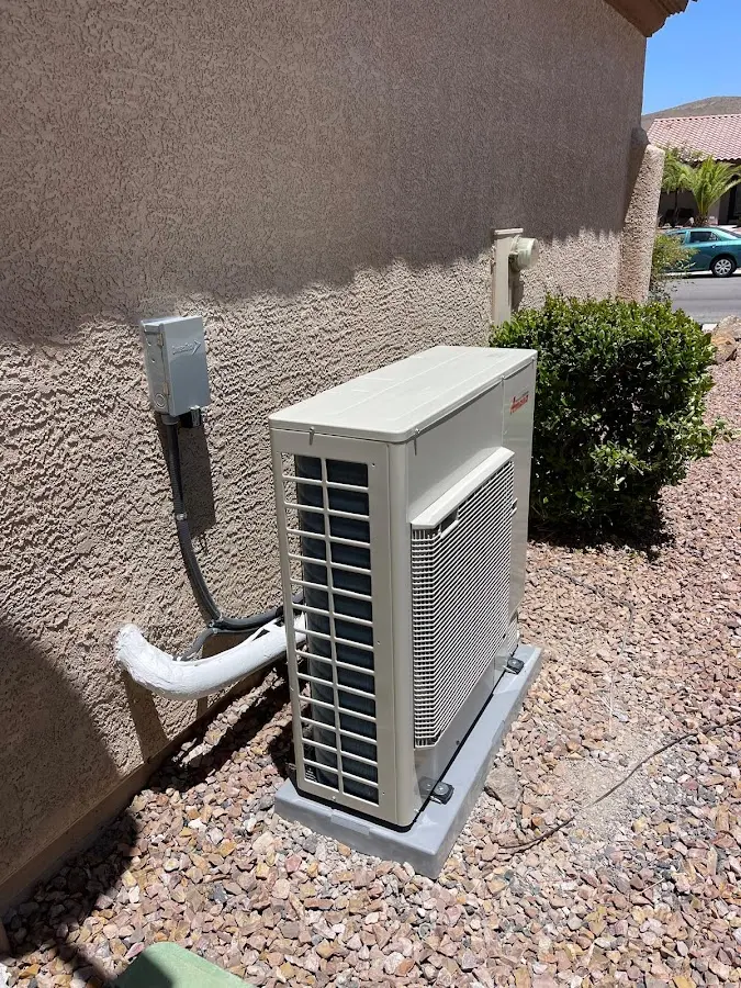Residential air conditioning condenser unit in Richardson